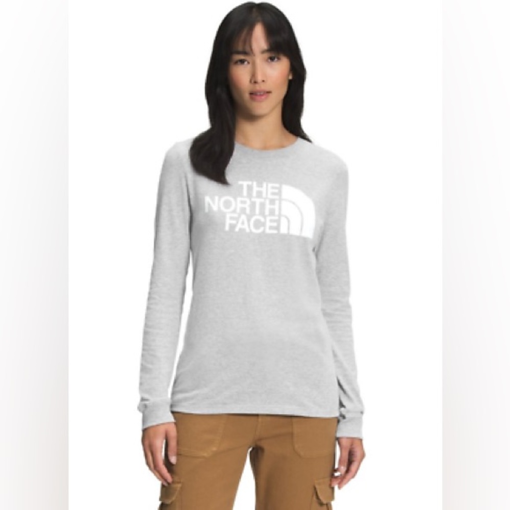 Cute and comfy North Face long sleeve shirt. Perfect for layering or cold days.